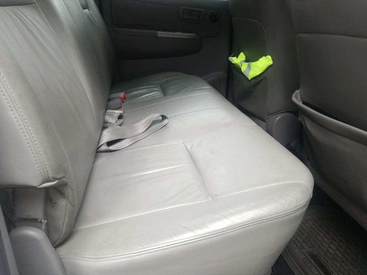 Toyota Hilux Legend · — image 11
