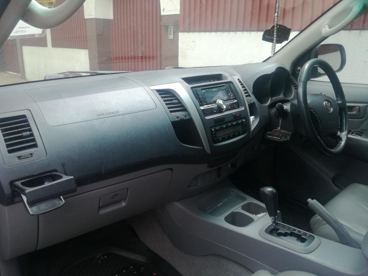 Toyota Hilux Legend · — image 13
