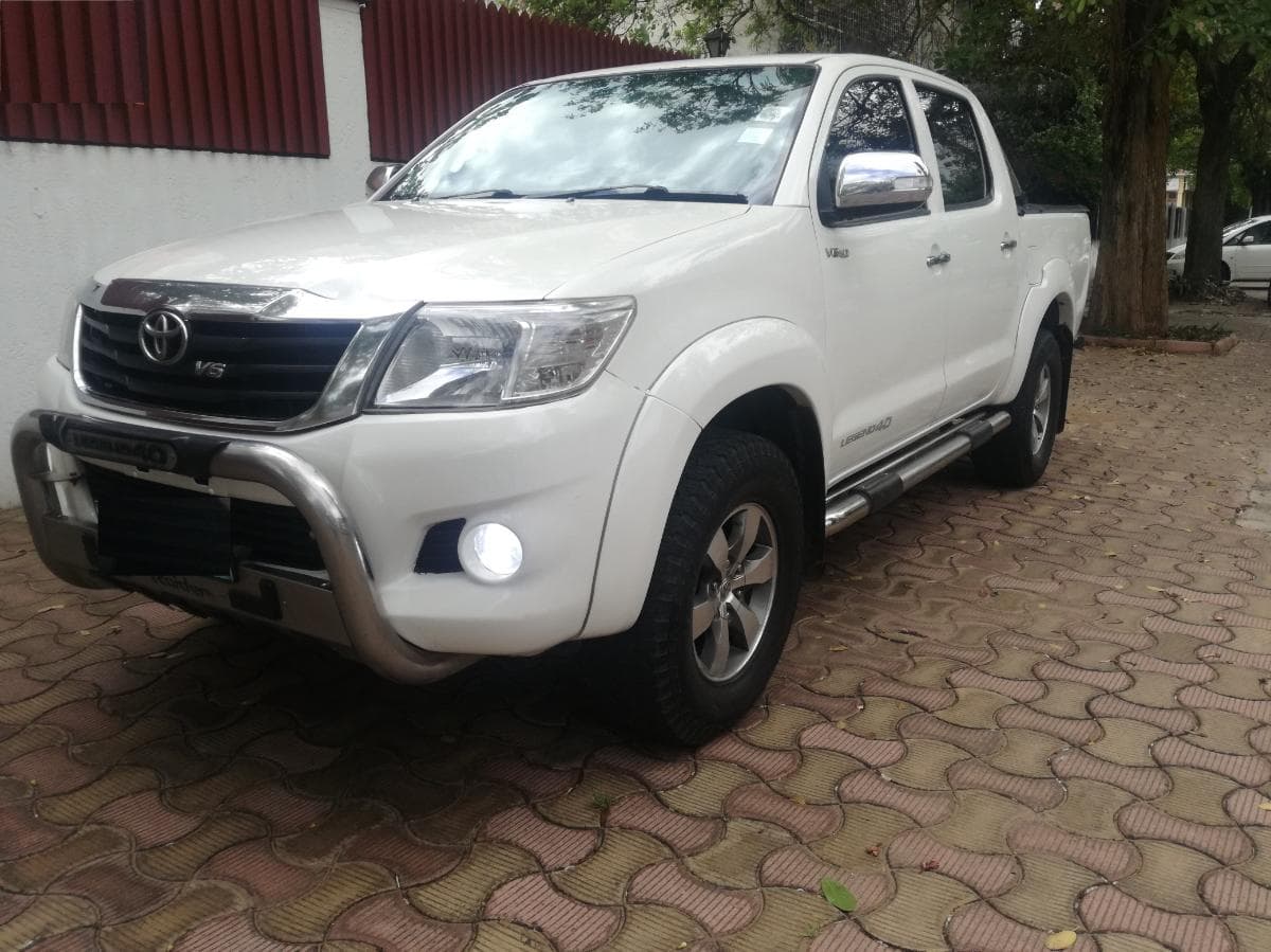 Toyota Hilux Legend · — image 3