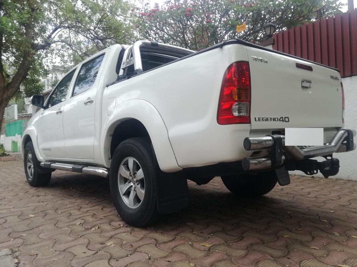 Toyota Hilux Legend · — image 18