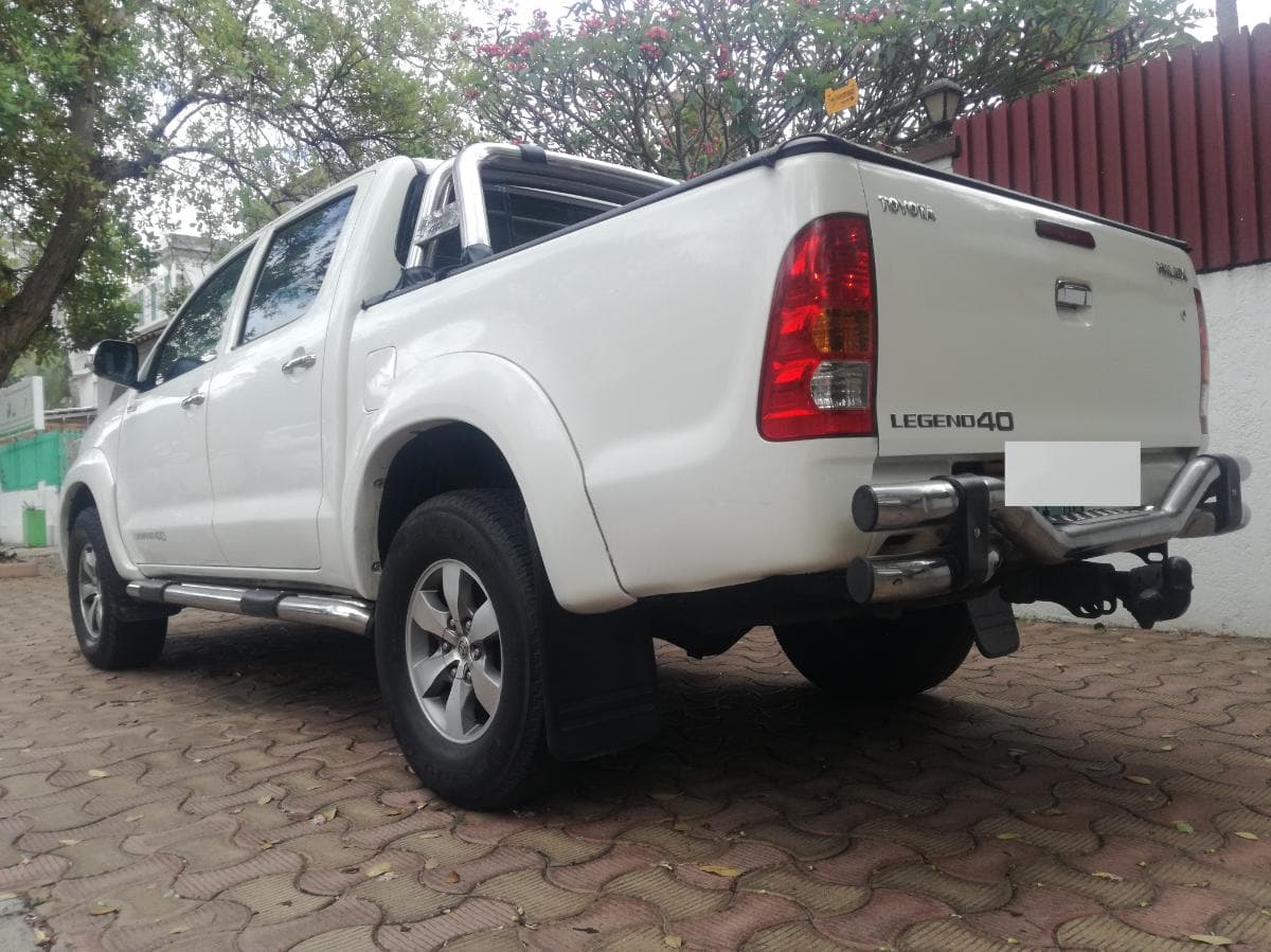 Toyota Hilux Legend · — image 20