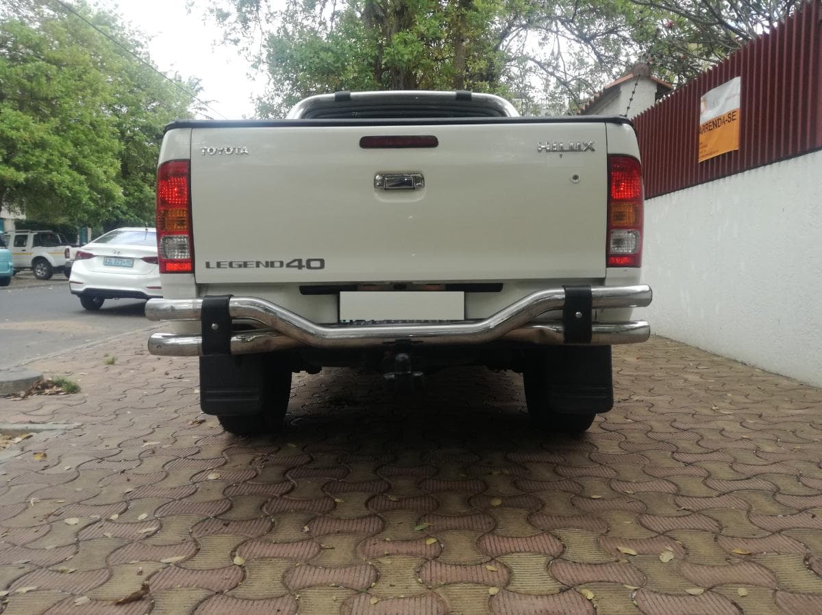 Toyota Hilux Legend · — image 21