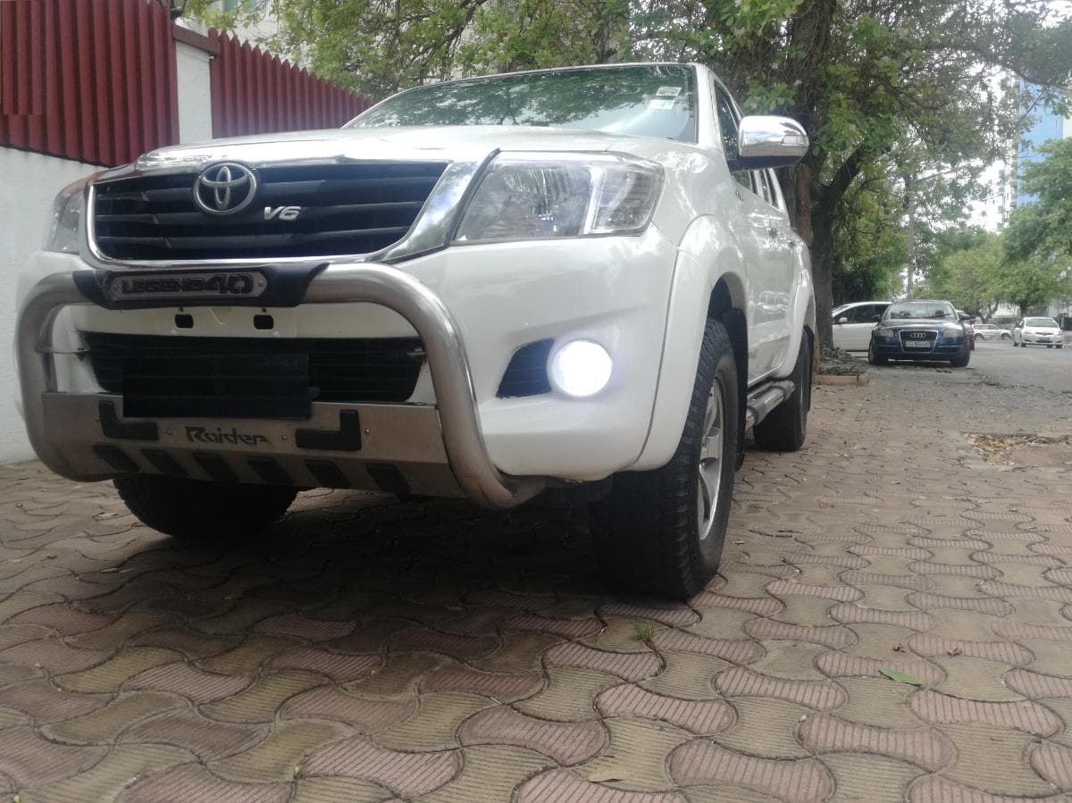 Toyota Hilux Legend · — image 24