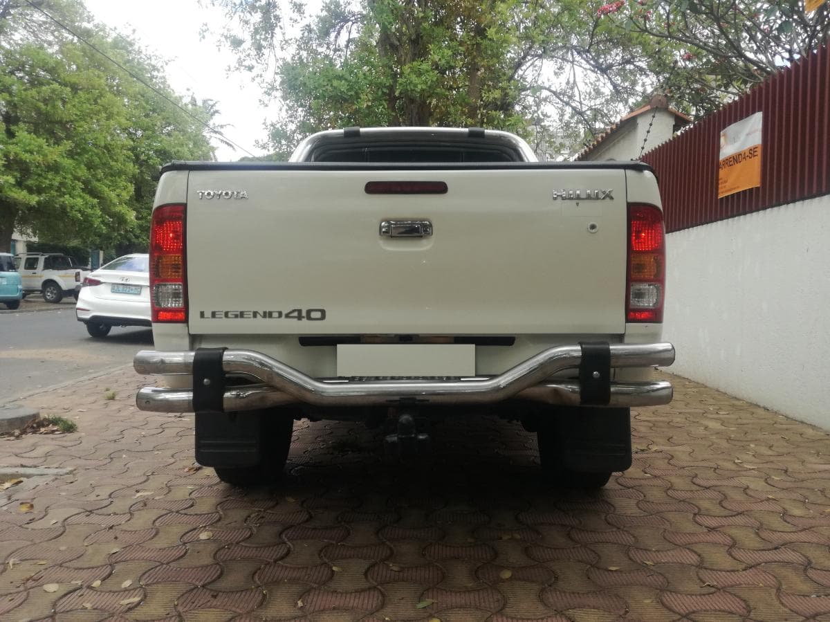 Toyota Hilux Legend · — image 25