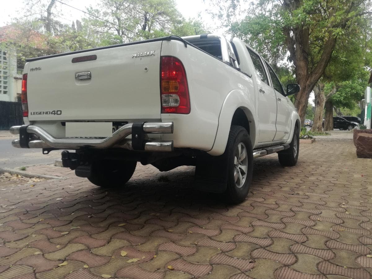 Toyota Hilux Legend · — image 26