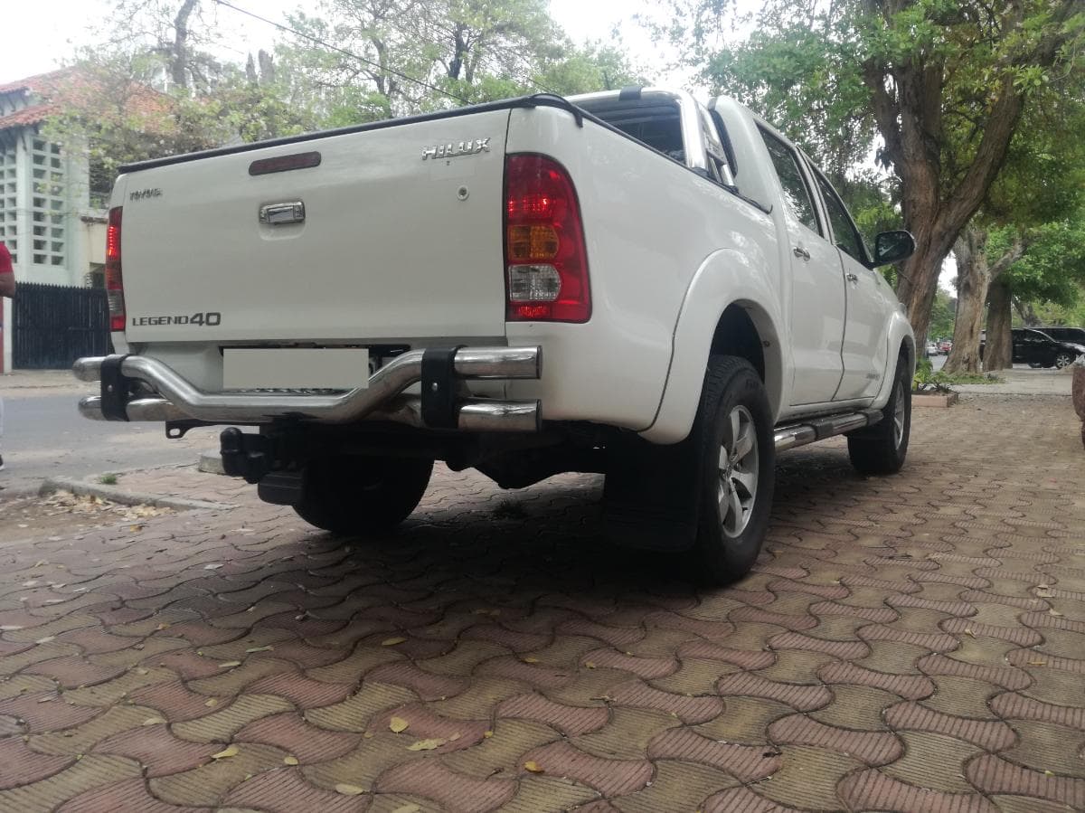 Toyota Hilux Legend · — image 28