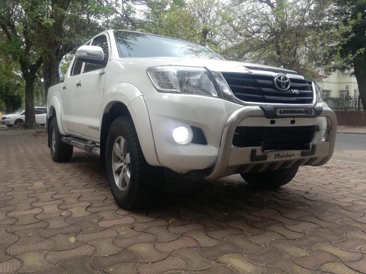 Toyota Hilux Legend · — image 29