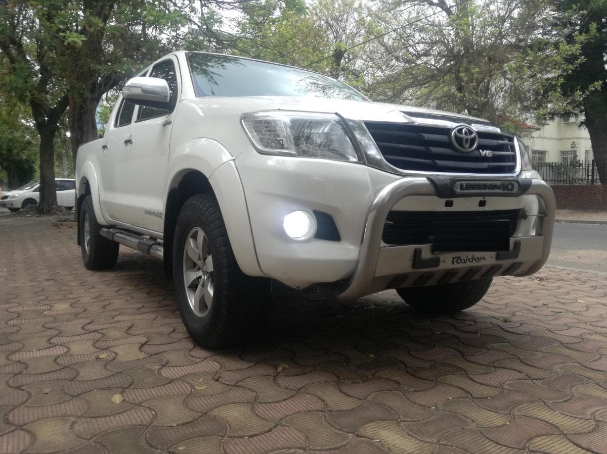 Toyota Hilux Legend · — image 31