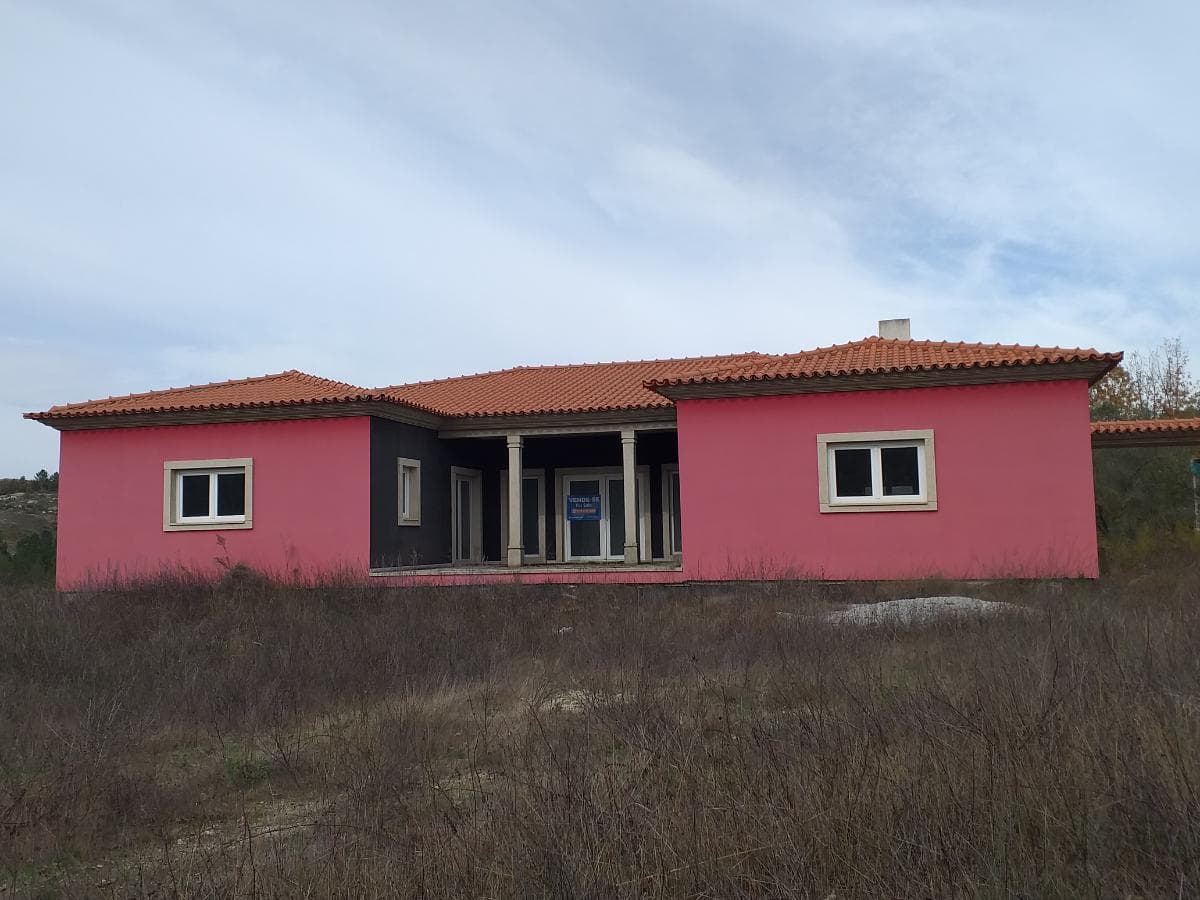 Moradia com Terreno (Benfeitoria) · Sernancelhe, Viseu — imagen 10