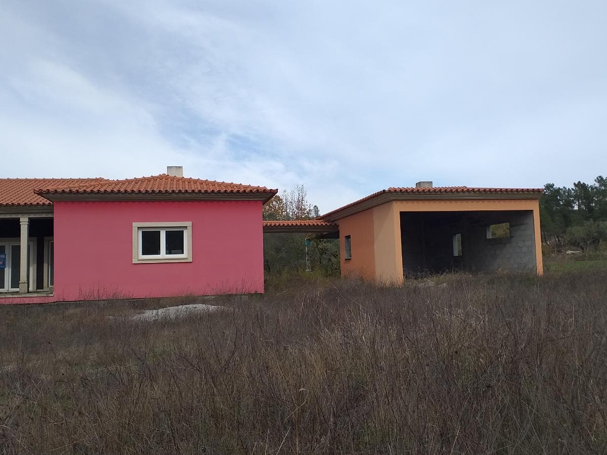 Moradia com Terreno (Benfeitoria) · Sernancelhe, Viseu — imagen 17