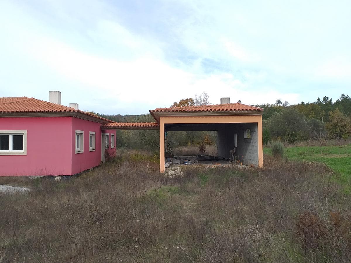Moradia com Terreno (Benfeitoria) · Sernancelhe, Viseu — imagen 19