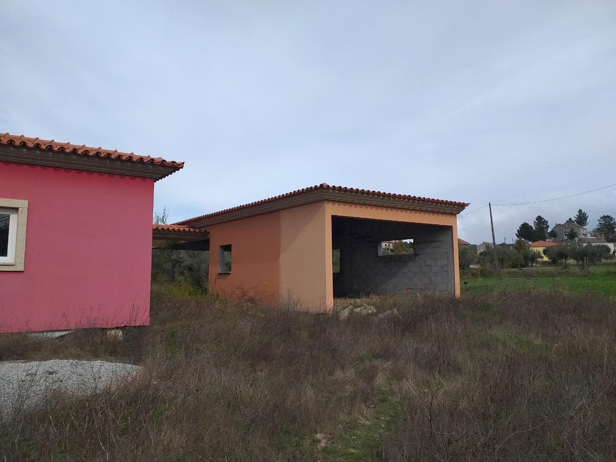 Moradia com Terreno (Benfeitoria) · Sernancelhe, Viseu — imagen 24