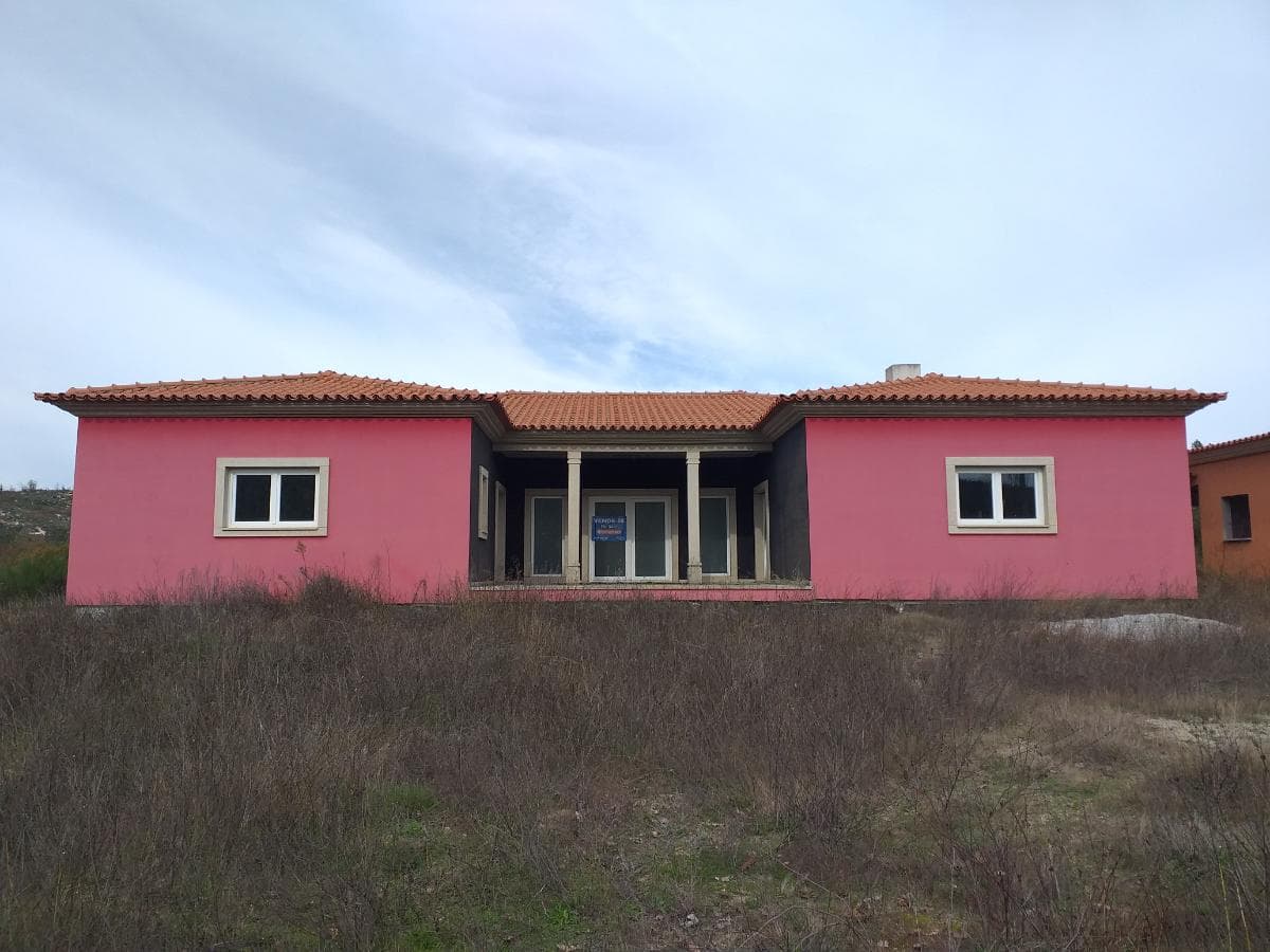 Moradia com Terreno (Benfeitoria) · Sernancelhe, Viseu — imagen 26