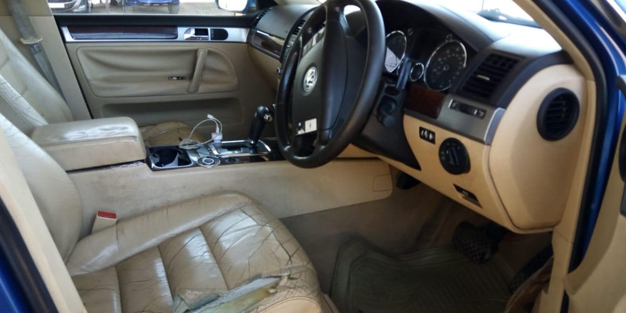 VW Touareg · — image 5
