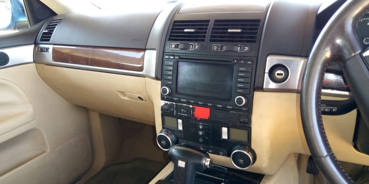 VW Touareg · — image 6
