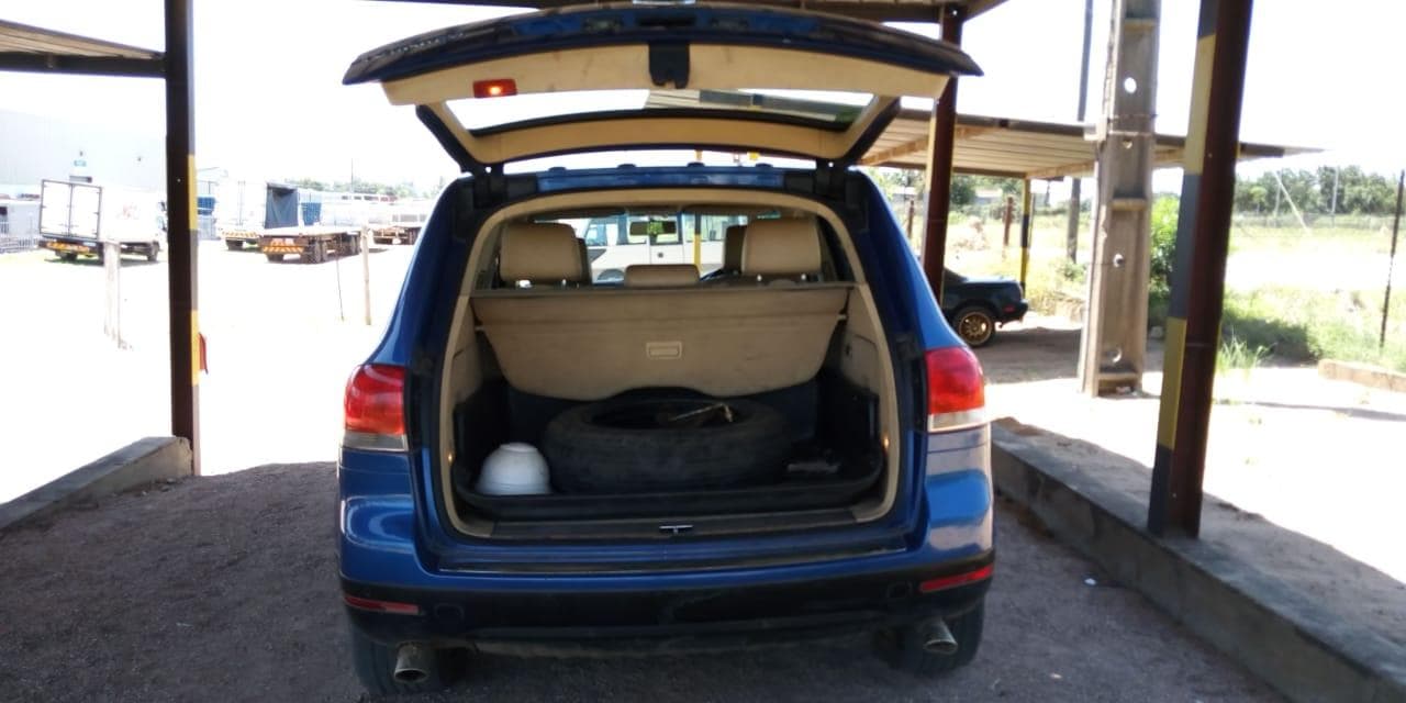 VW Touareg · — image 9
