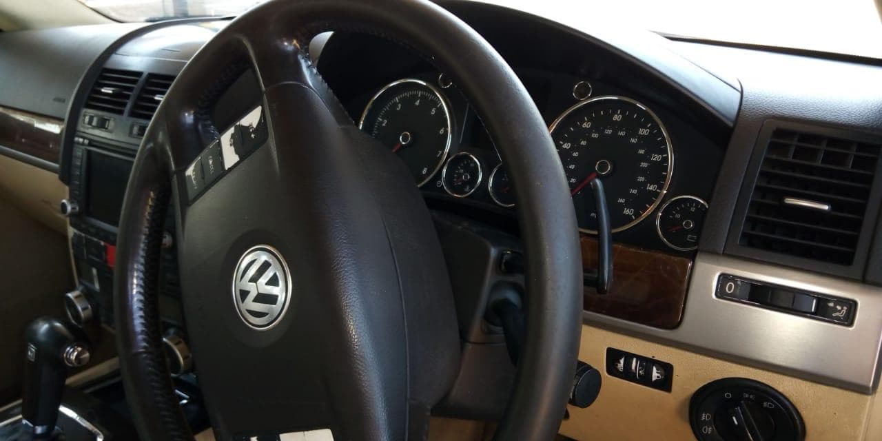 VW Touareg · — image 13