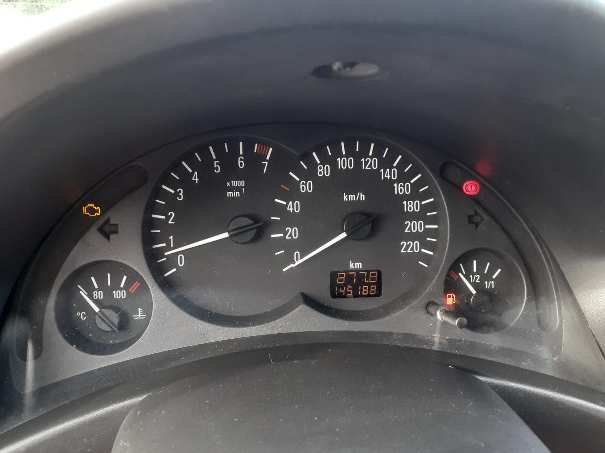 Opel Corsa 1.2 · Ano 2001 — image 12