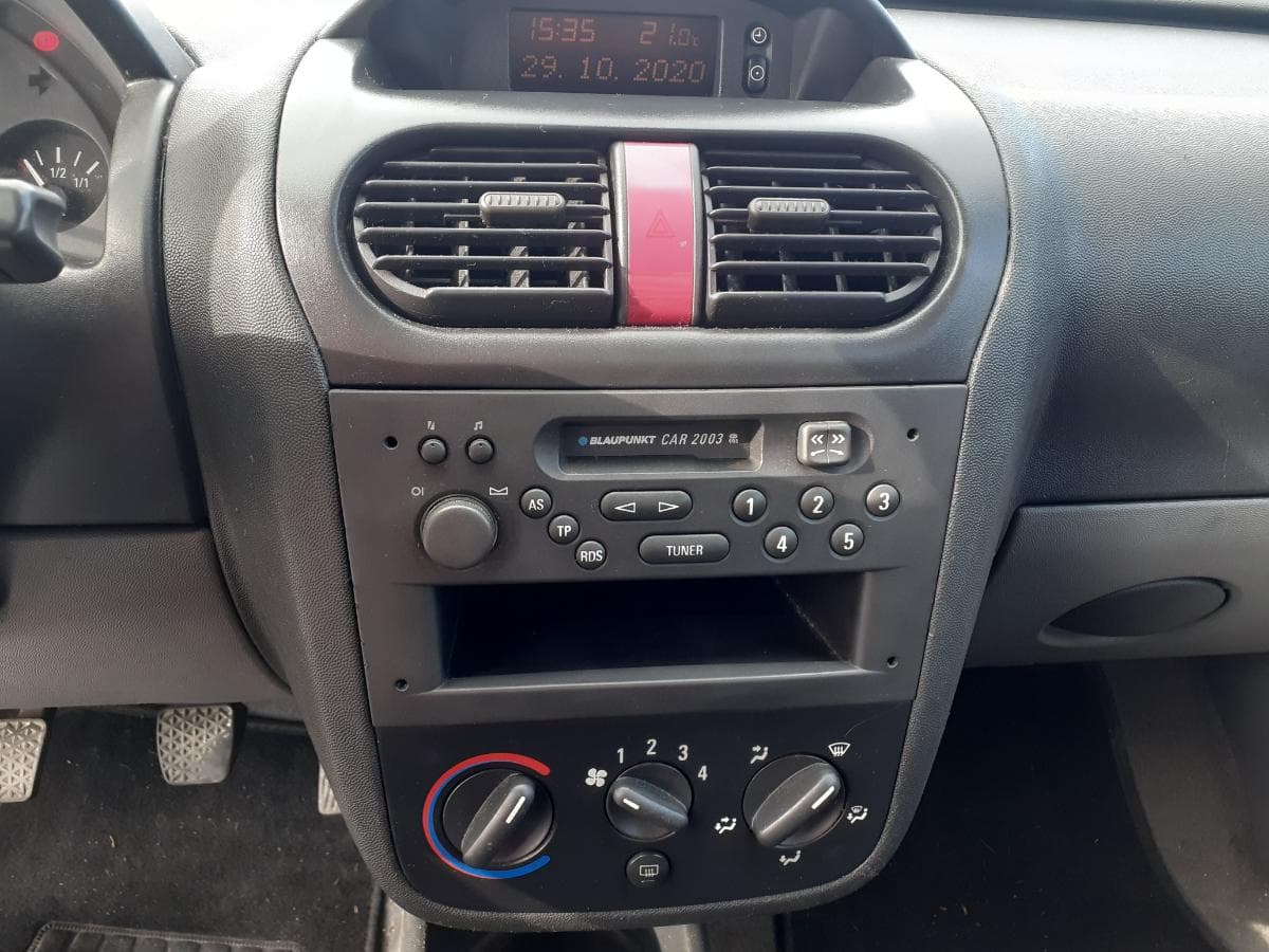 Opel Corsa 1.2 · Ano 2001 — image 13