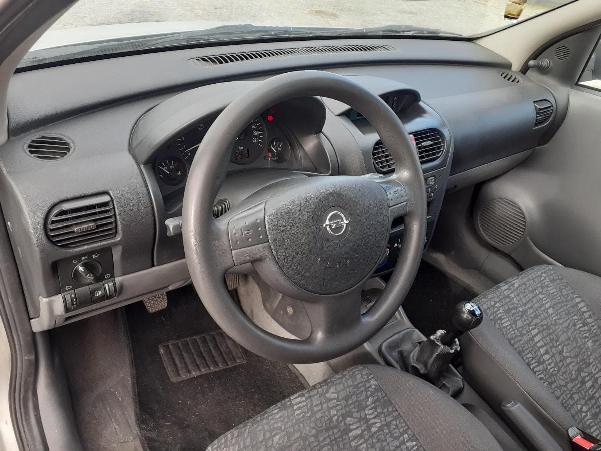 Opel Corsa 1.2 · Ano 2001 — image 15