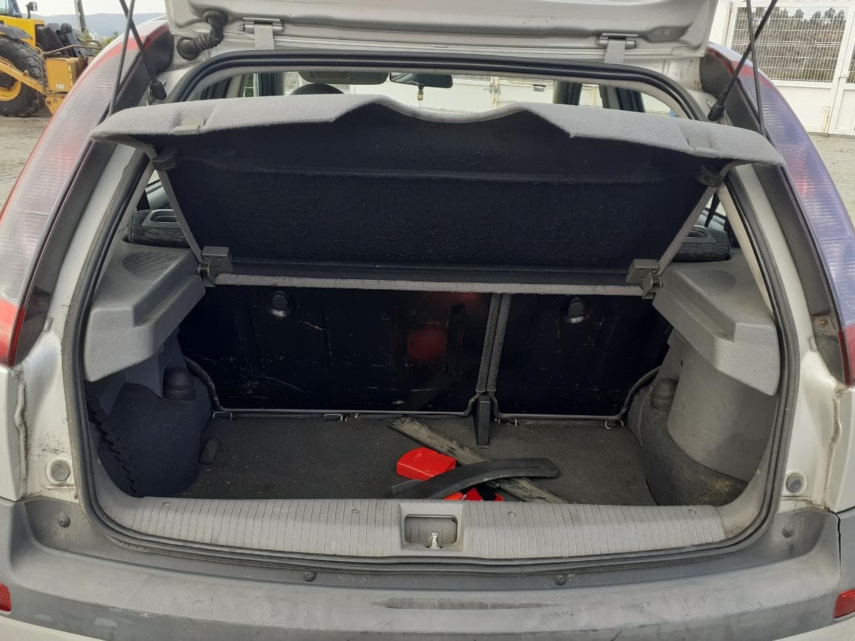 Opel Corsa 1.2 · Ano 2001 — image 9