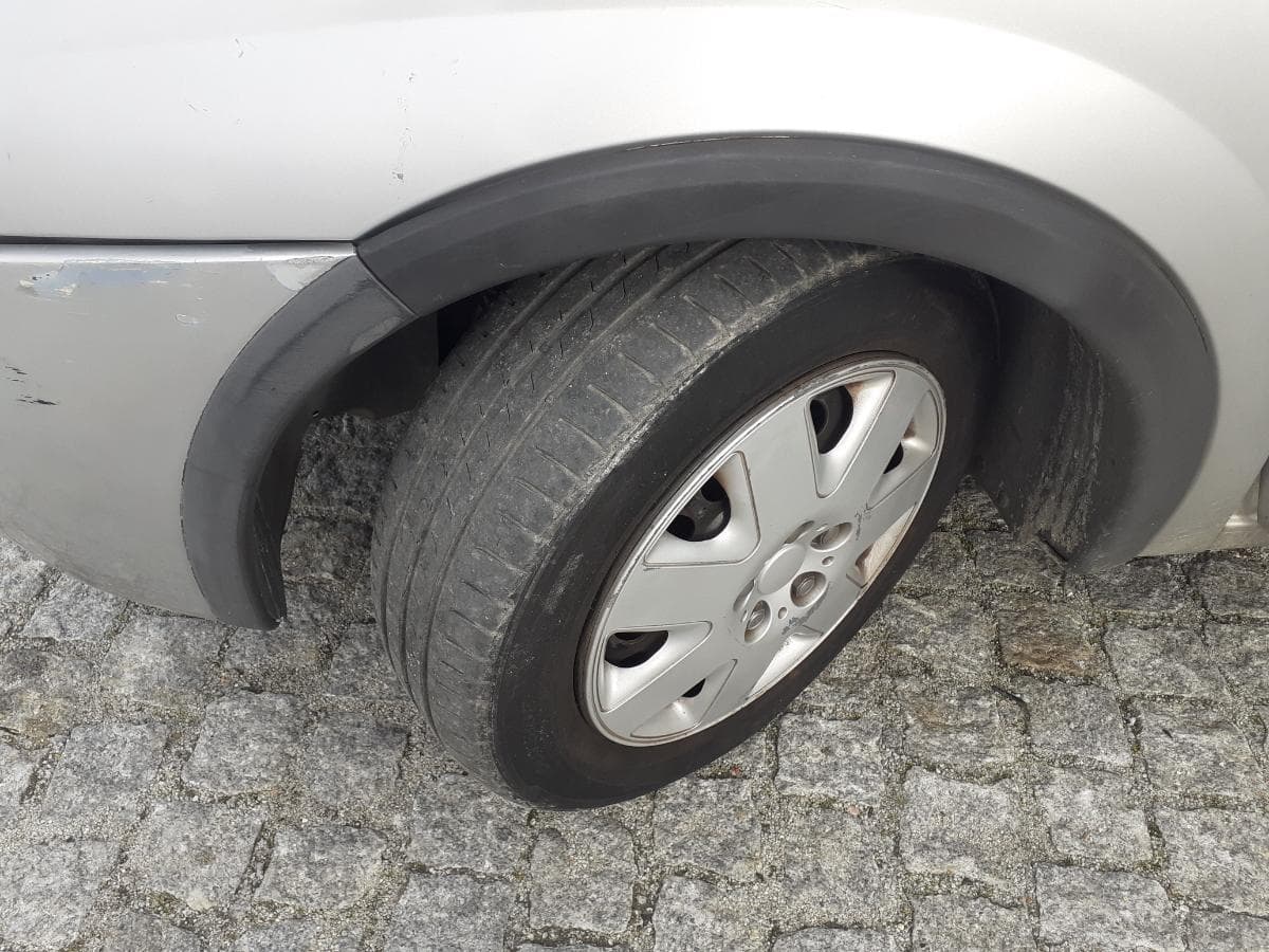 Opel Corsa 1.2 · Ano 2001 — image 8