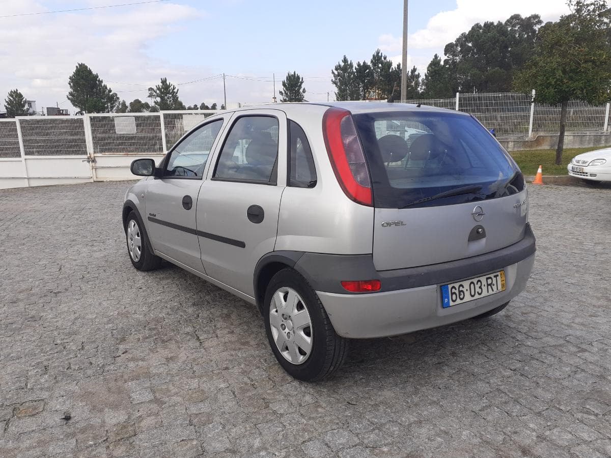 Opel Corsa 1.2 · Ano 2001 — image 4