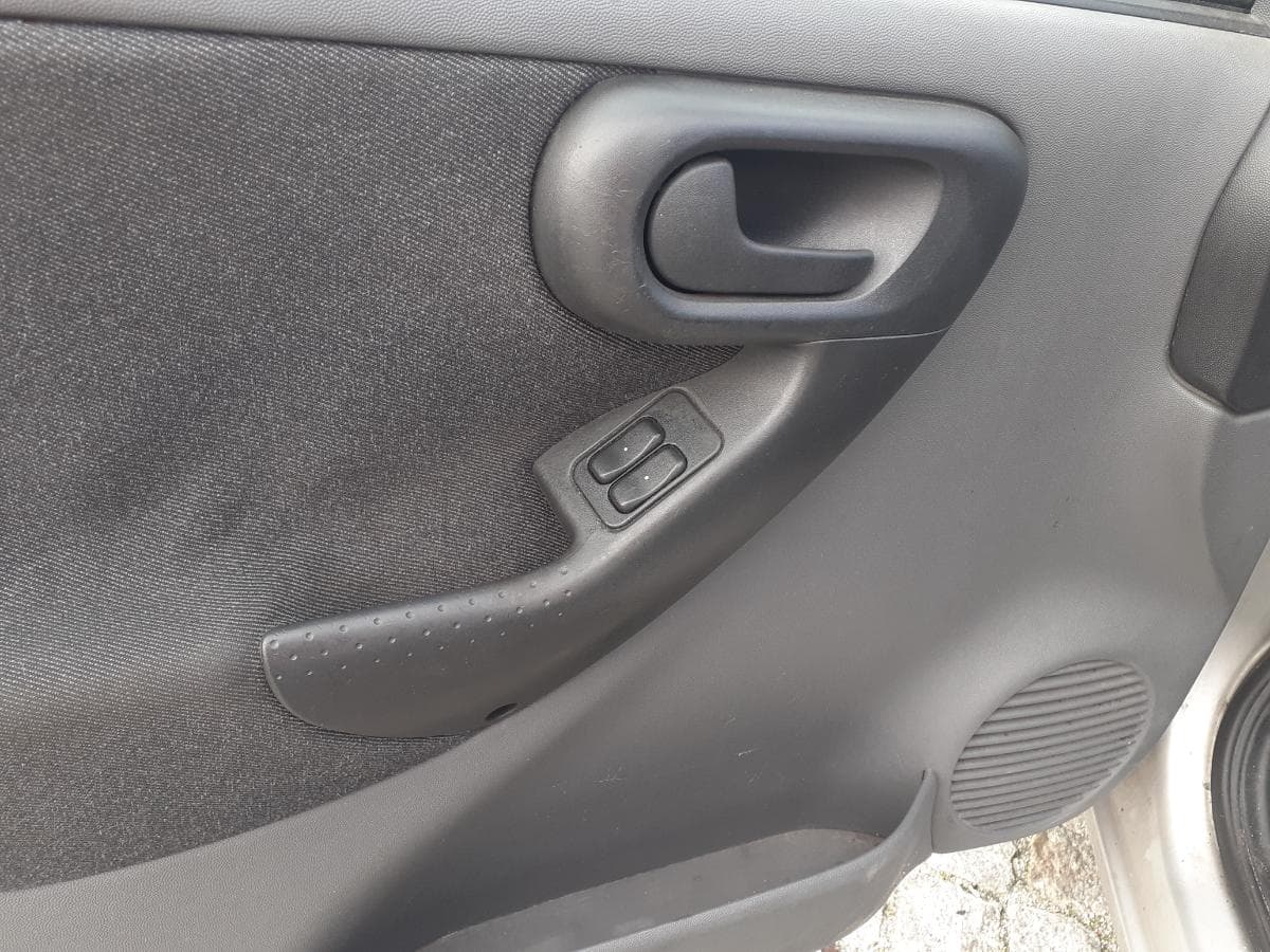 Opel Corsa 1.2 · Ano 2001 — image 20