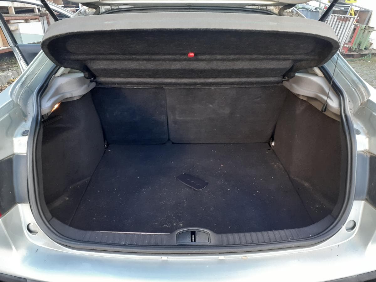 Renault Laguna 1.9 DCI · Ano 2001 — image 8