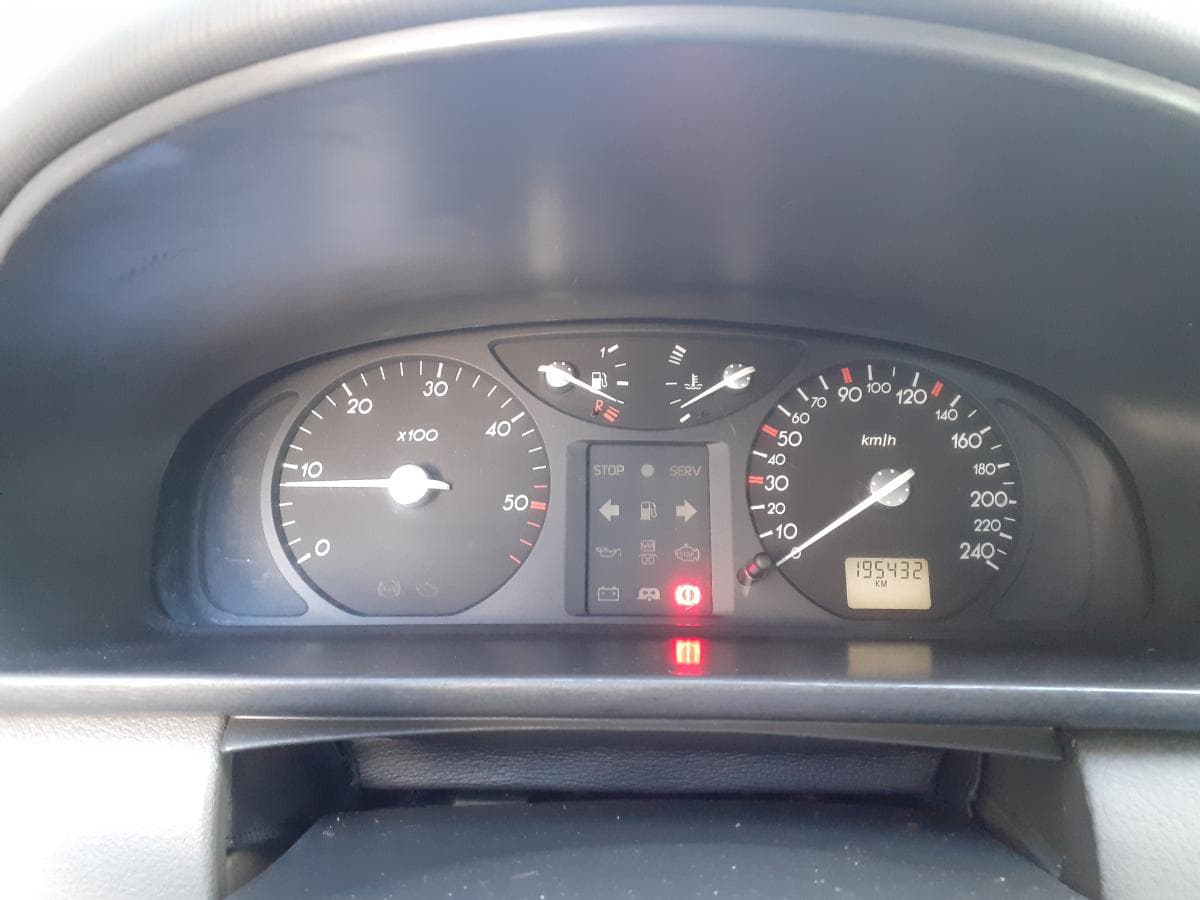 Renault Laguna 1.9 DCI · Ano 2001 — image 11