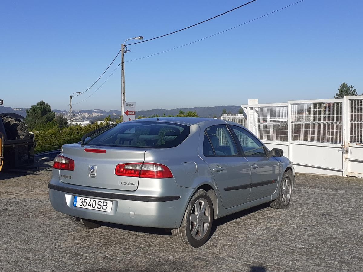 Renault Laguna 1.9 DCI · Ano 2001 — image 4