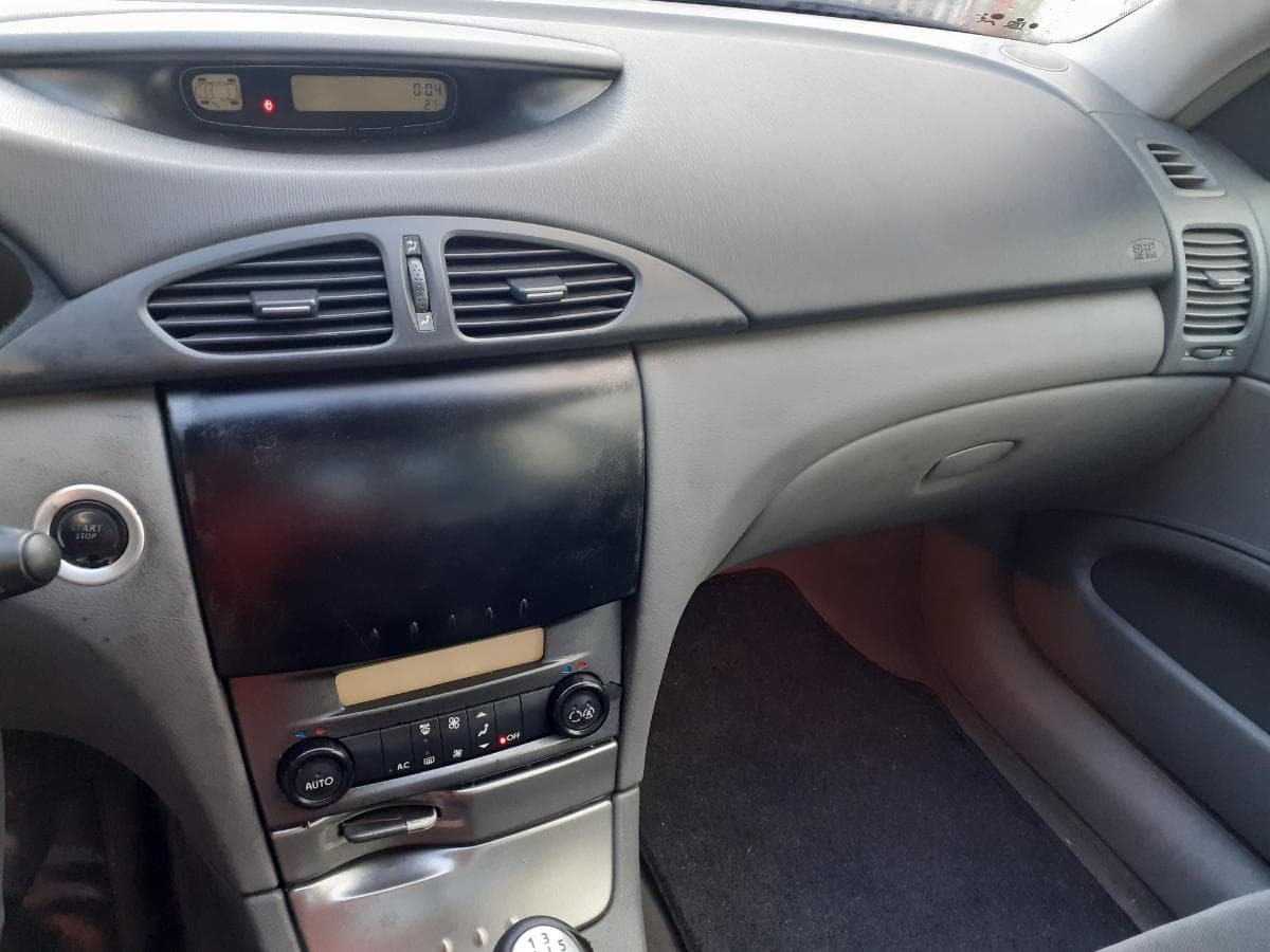 Renault Laguna 1.9 DCI · Ano 2001 — image 13