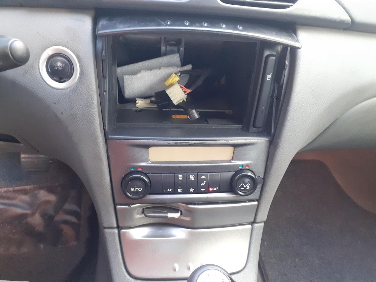Renault Laguna 1.9 DCI · Ano 2001 — image 15