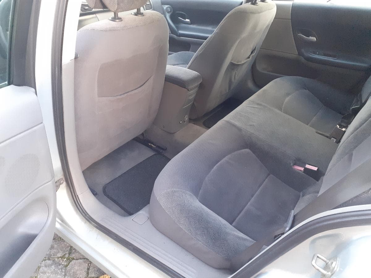 Renault Laguna 1.9 DCI · Ano 2001 — image 16