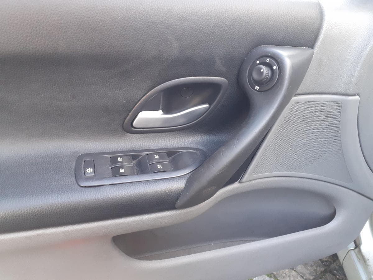 Renault Laguna 1.9 DCI · Ano 2001 — image 17