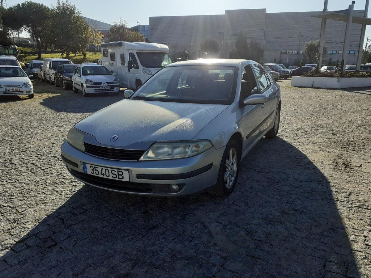 Renault Laguna 1.9 DCI · Ano 2001 — image 3