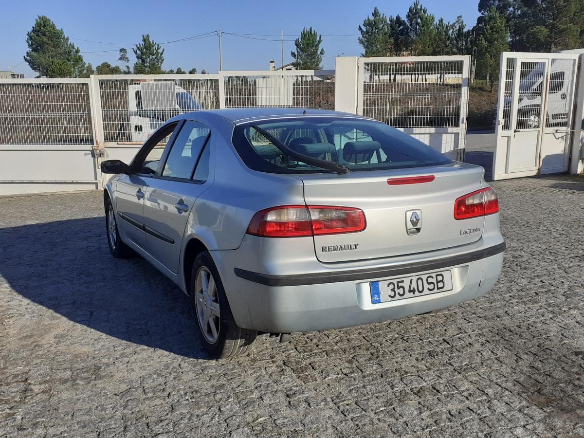 Renault Laguna 1.9 DCI · Ano 2001 — image 6