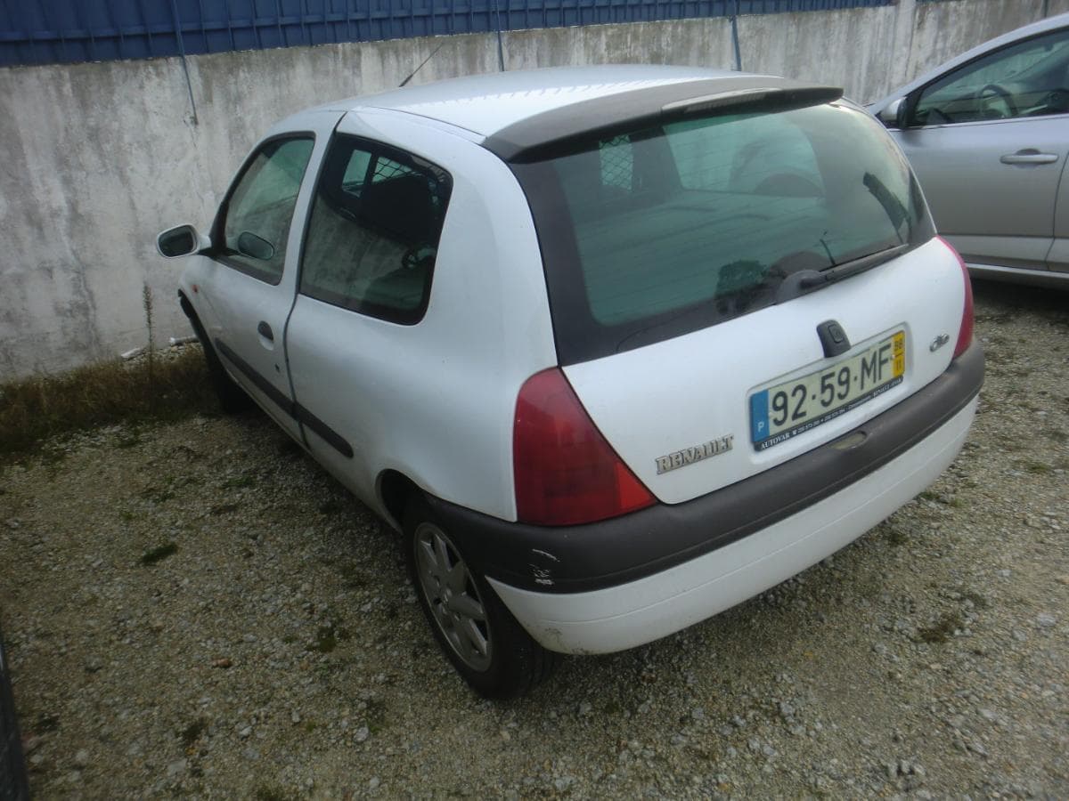 RENAULT CLIO 1.9D — image 3