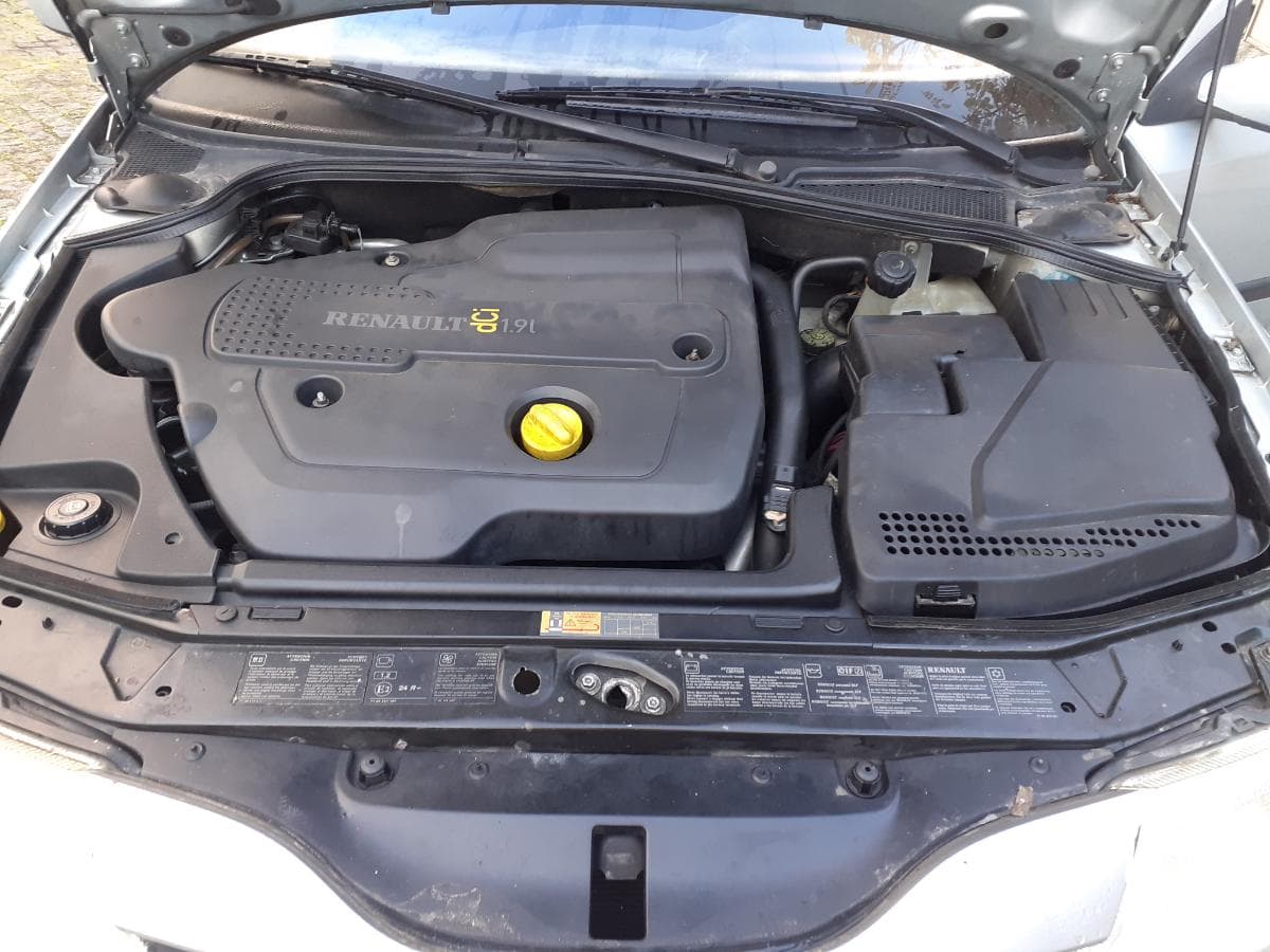 Renault Laguna 1.9 DCI · Ano 2001 — image 21