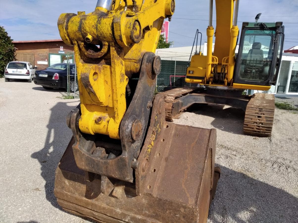 Giratória JCB JS 200 LC — imagem 10