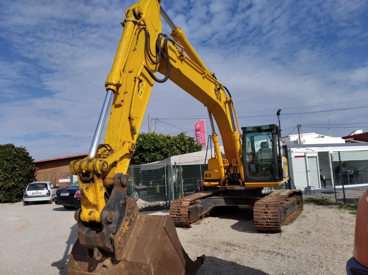 Giratória JCB JS 200 LC — imagem 6
