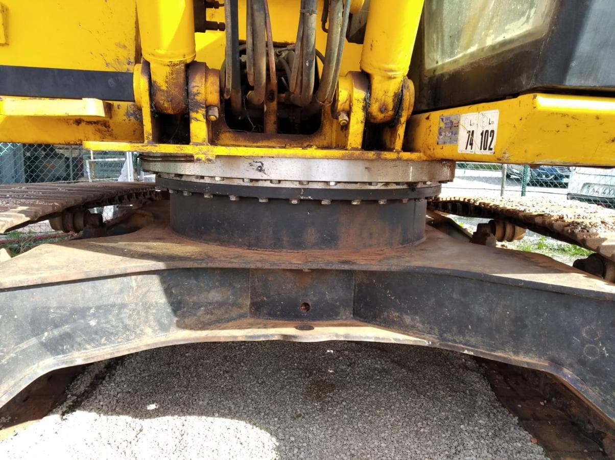 Giratória JCB JS 200 LC — imagem 8