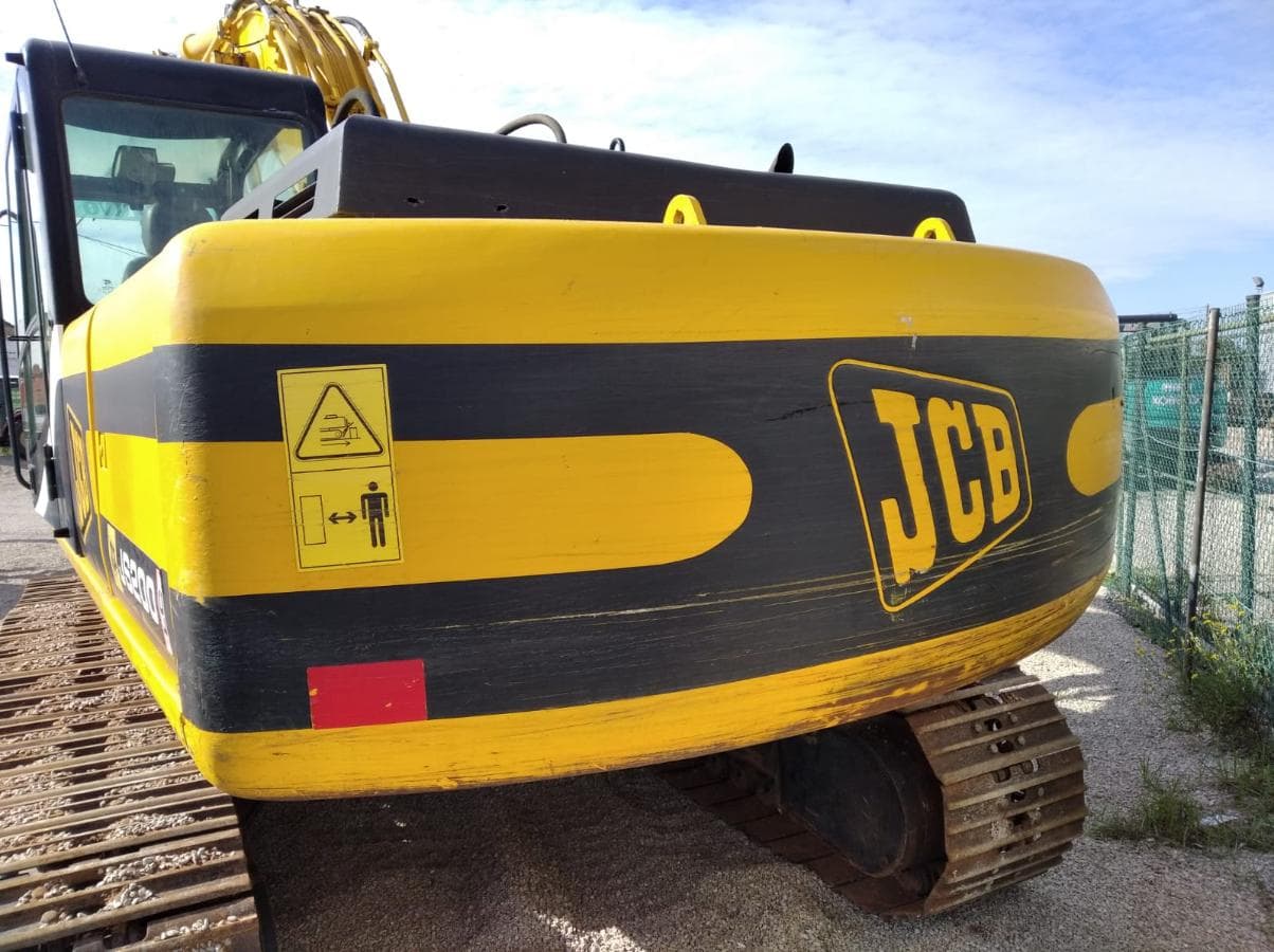 Giratória JCB JS 200 LC — imagem 12
