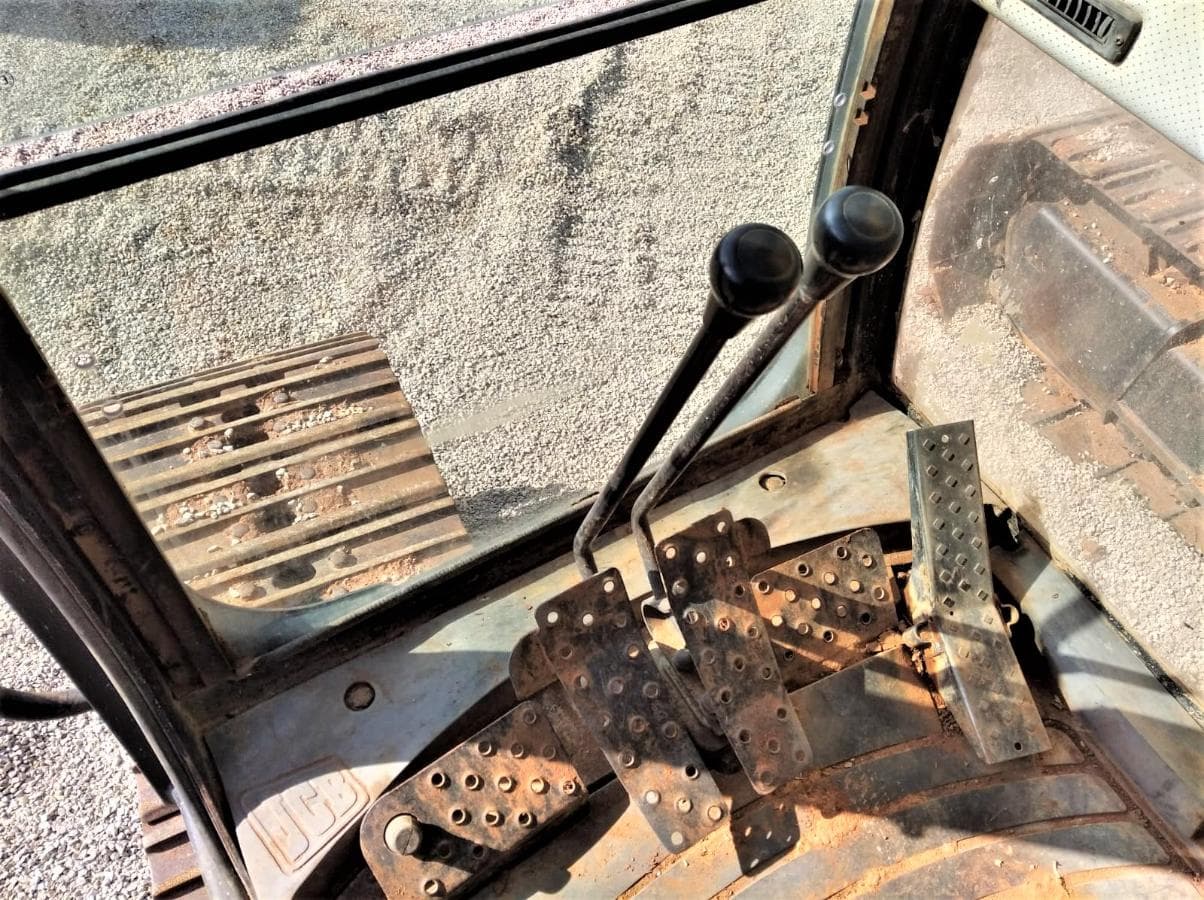 Giratória JCB JS 200 LC — imagem 19