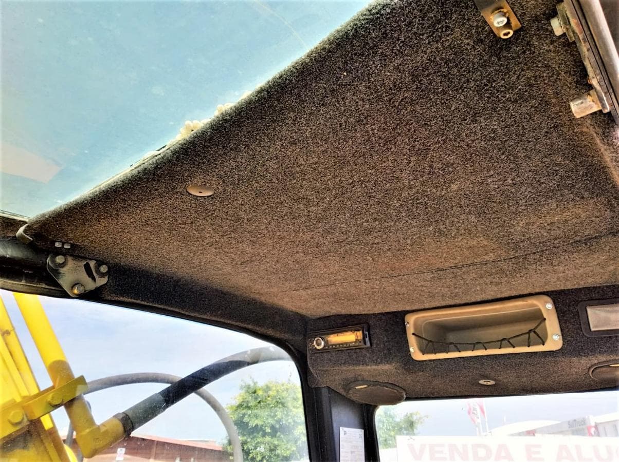 Giratória JCB JS 200 LC — imagem 20