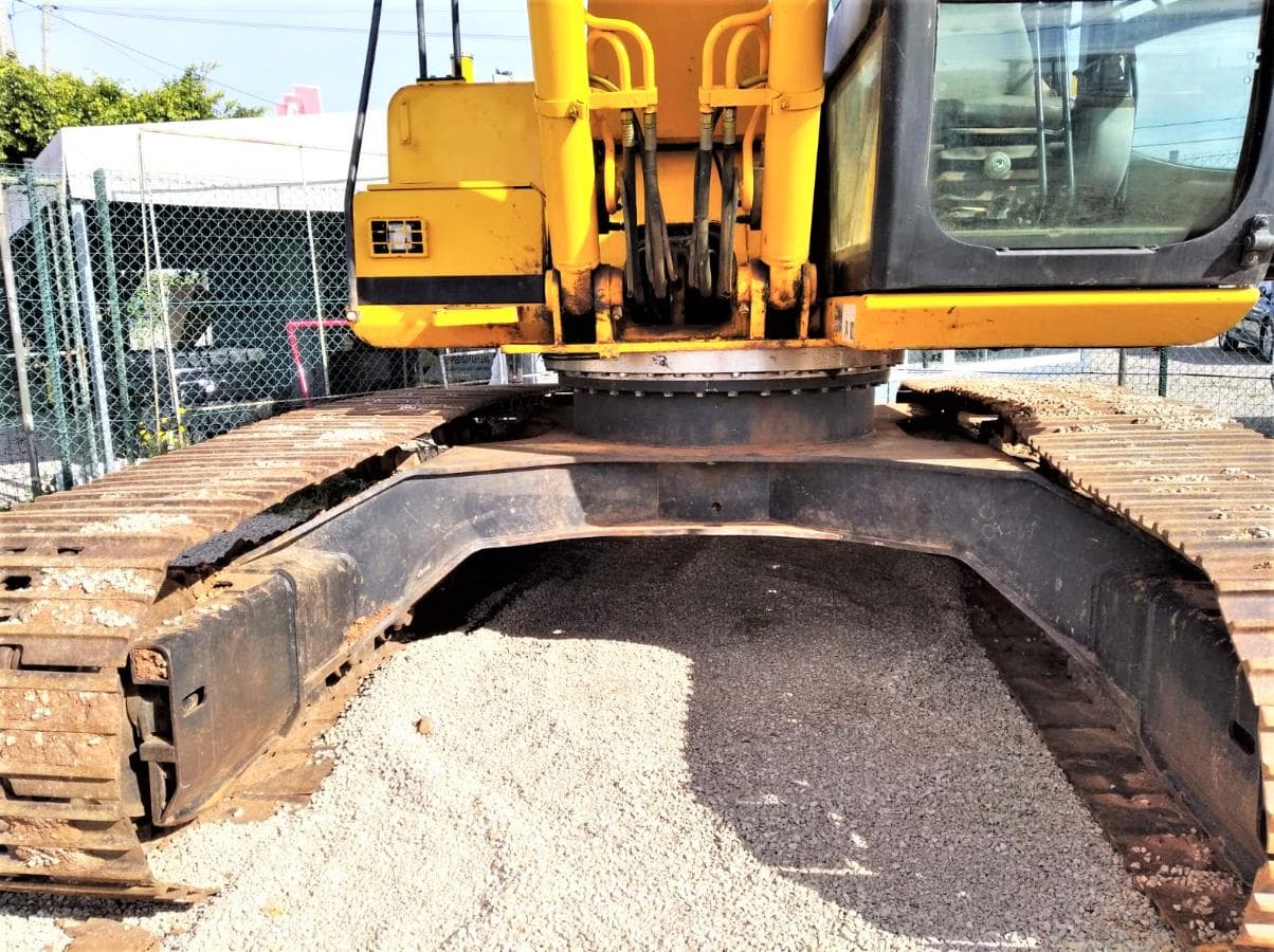 Giratória JCB JS 200 LC — imagem 3