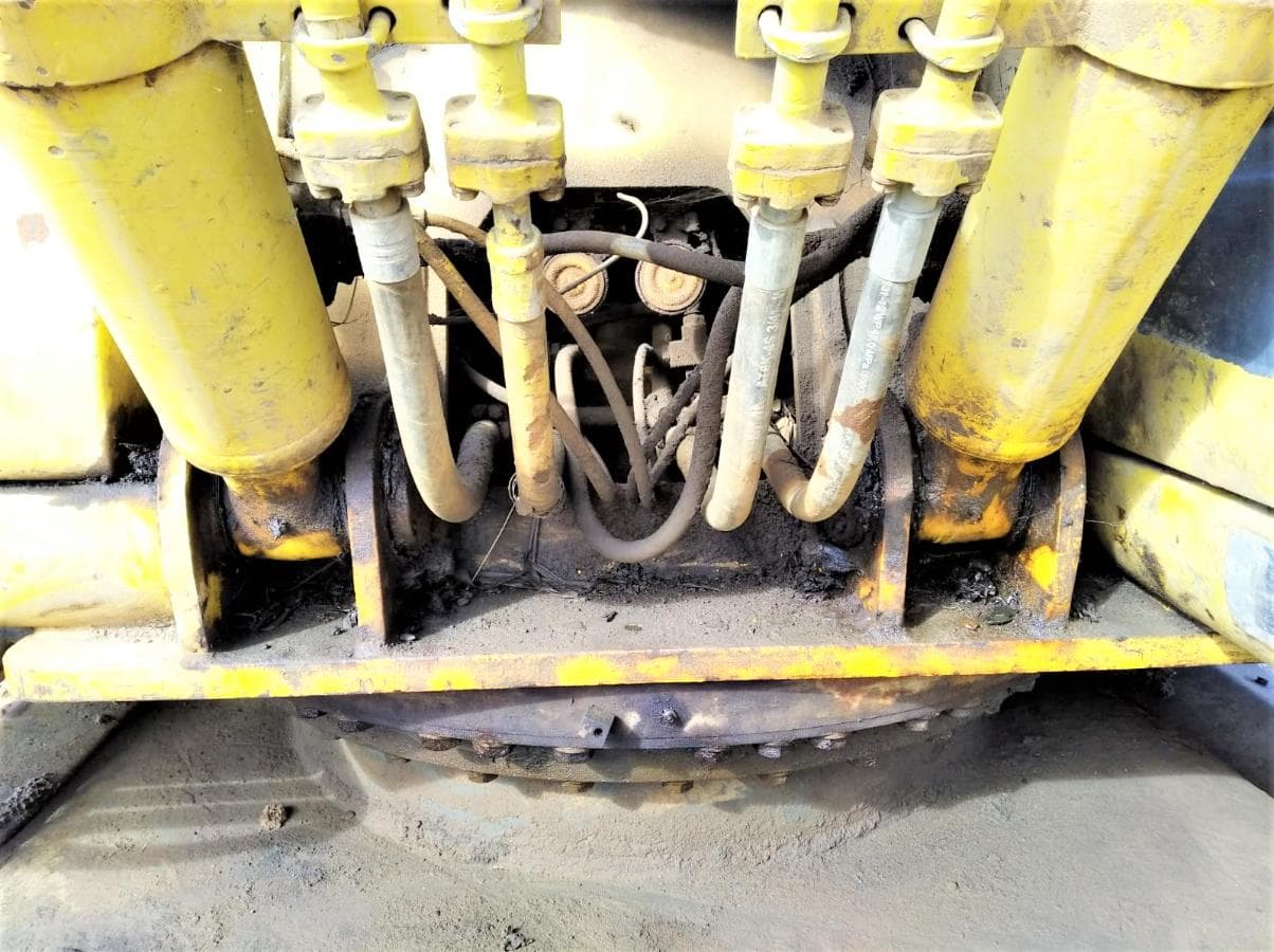 Giratória Komatsu PC 210 LC — imagen 9