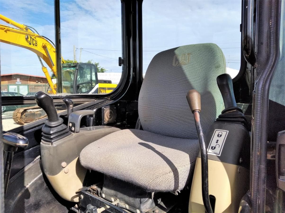 Mini Giratória Caterpillar 303 CR 4 TON — imagem 17