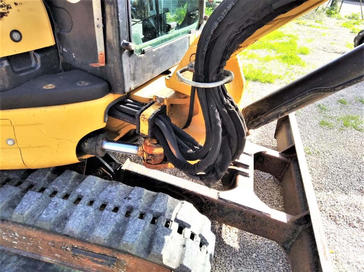 Mini Giratória Caterpillar 303 CR 4 TON — imagem 6