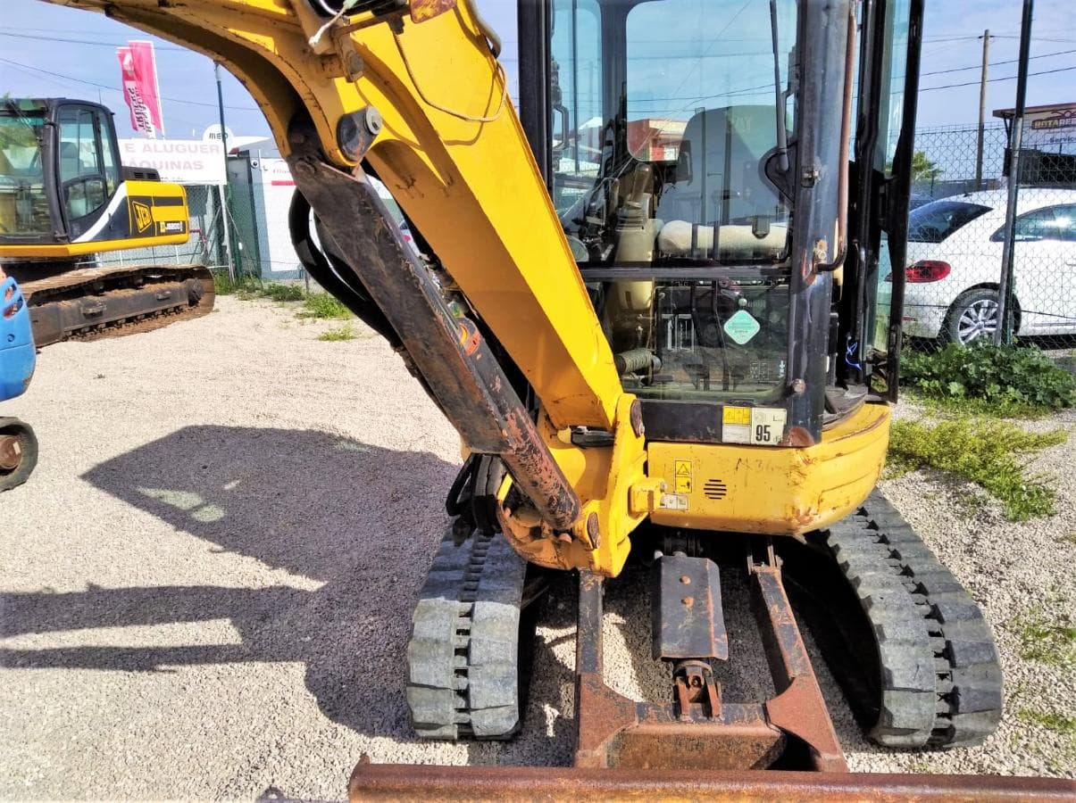 Mini Giratória Caterpillar 303 CR 4 TON — imagem 5